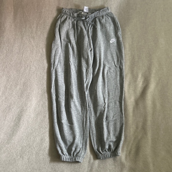 Nike joggers - Picture 1 of 2